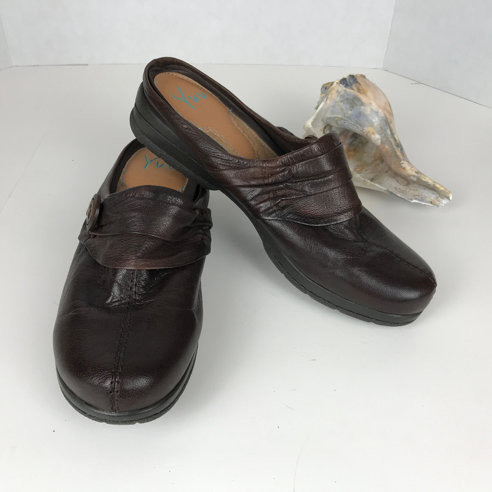 YUU Sz 9.5 YUU Brown Leather slides